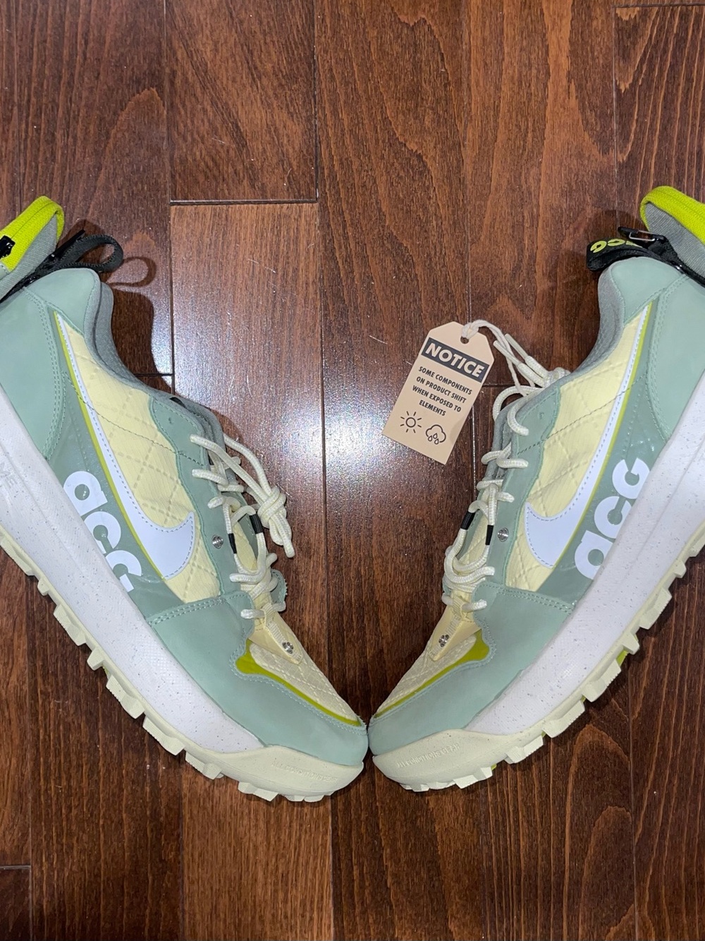 New Nike ACG Lowcate “Future Movement” Pale Green and Cream Trail Sneakers